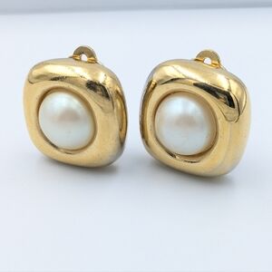 Vintage Richelieu signed gold tone faux pearl square clip on earrings